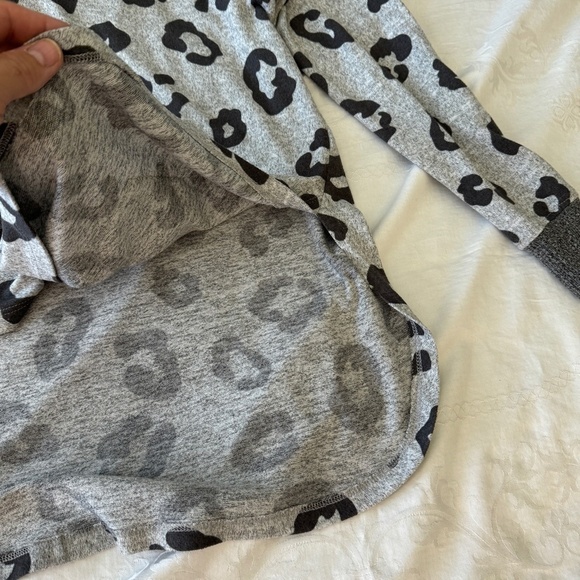 Doe & Rae Oversized Leopard Print Pullover Lightweight Hoodie Sweatshirt‎ Medium - Picture 7 of 14